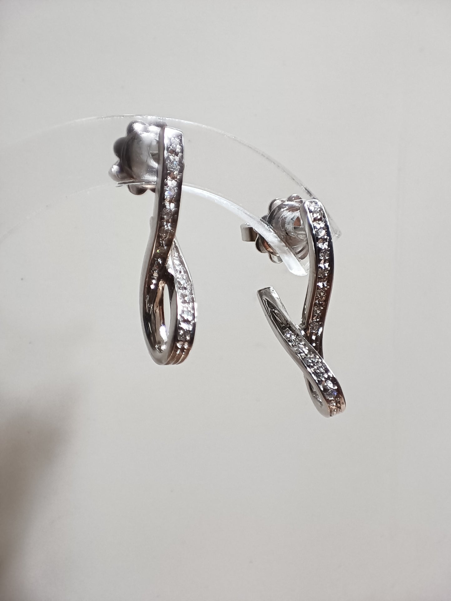 Orecchini pendenti oro bianco e diamanti