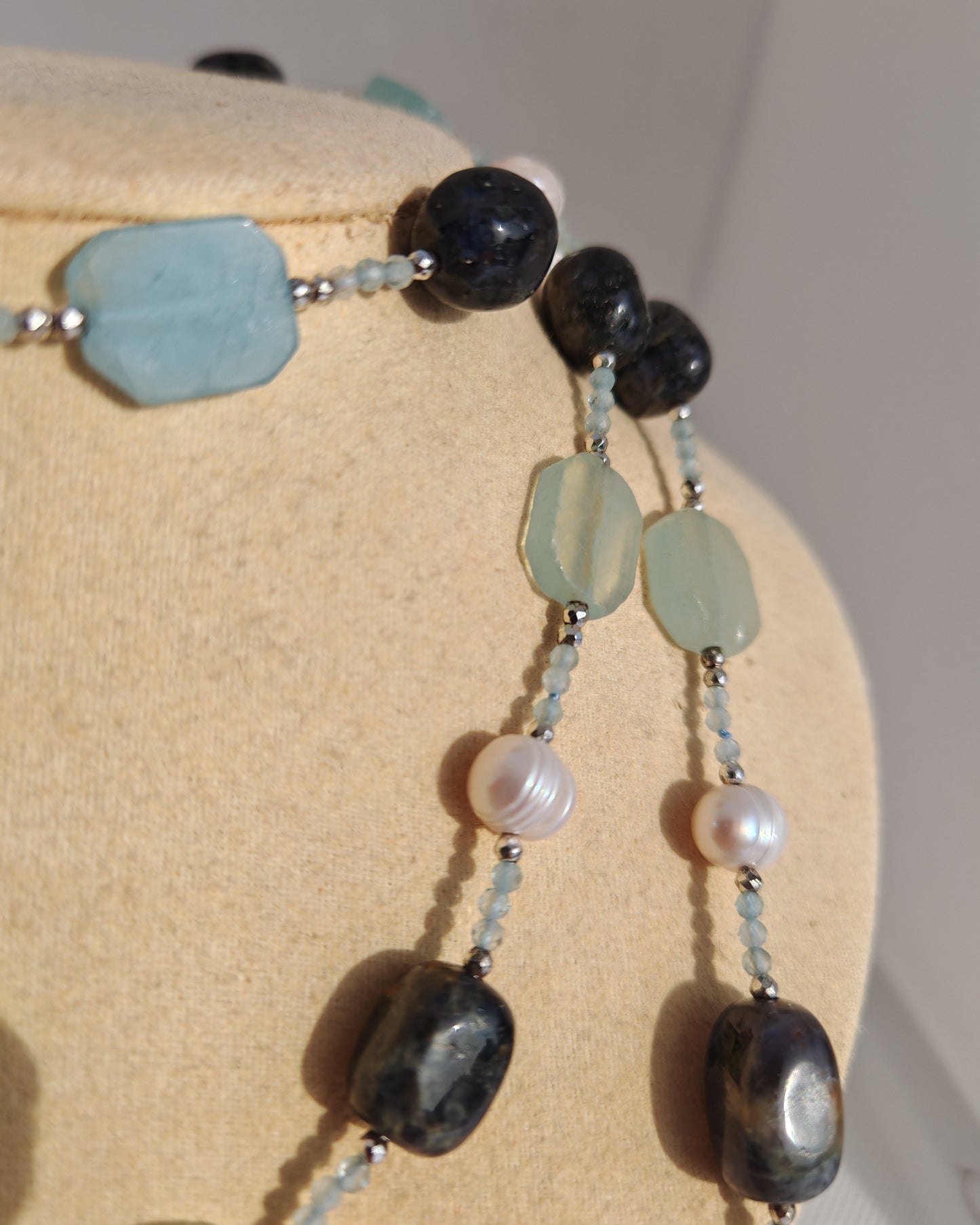 Collana blu, sodalite e opalite