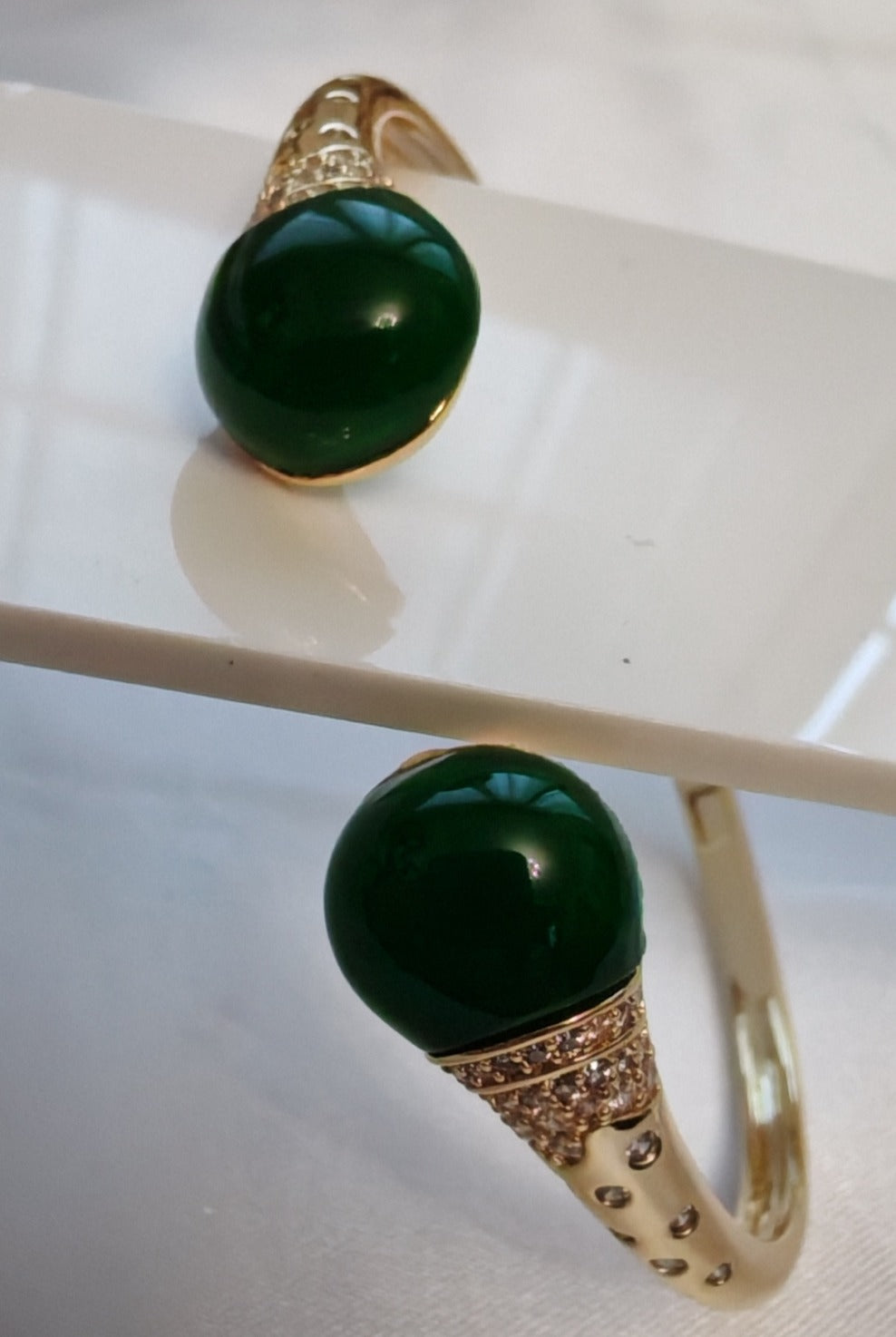 Bracciale Rigido "Green Harmony" in Ottone, Malachite e Zirconi