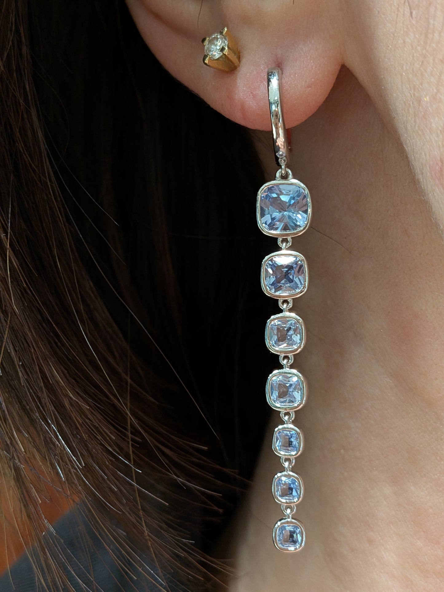 Cascata di cuscini azzurri