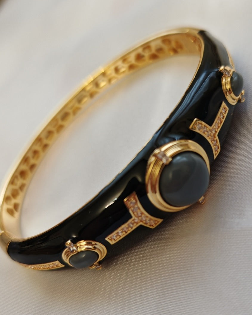 Bracciale Rigido in Ottone con Smalto Nero e Lapislazzuli