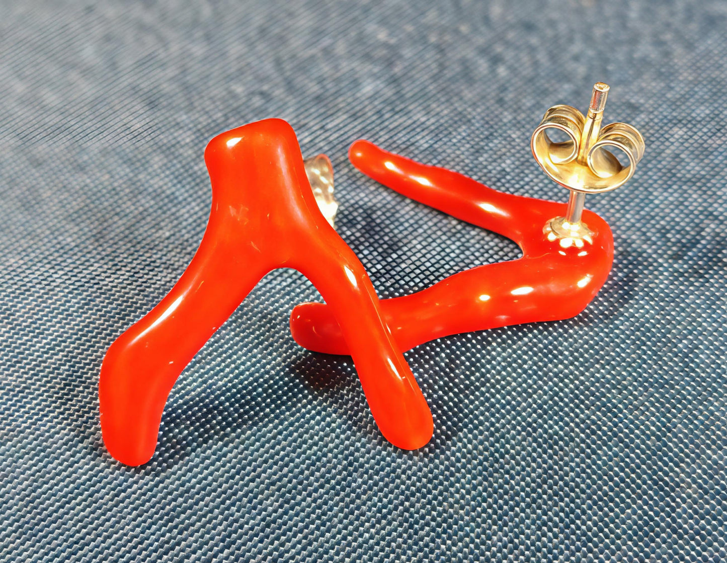 Orecchini corallo con perno