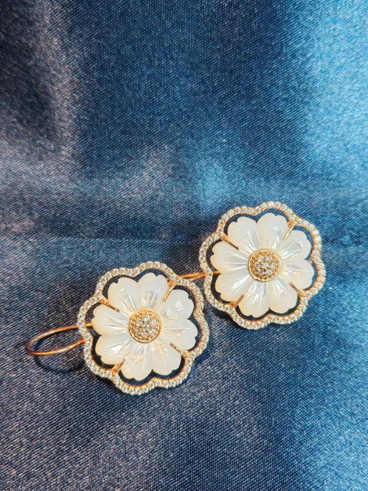 🌸 Orecchini Pendenti  Camelia in Argento Dorato