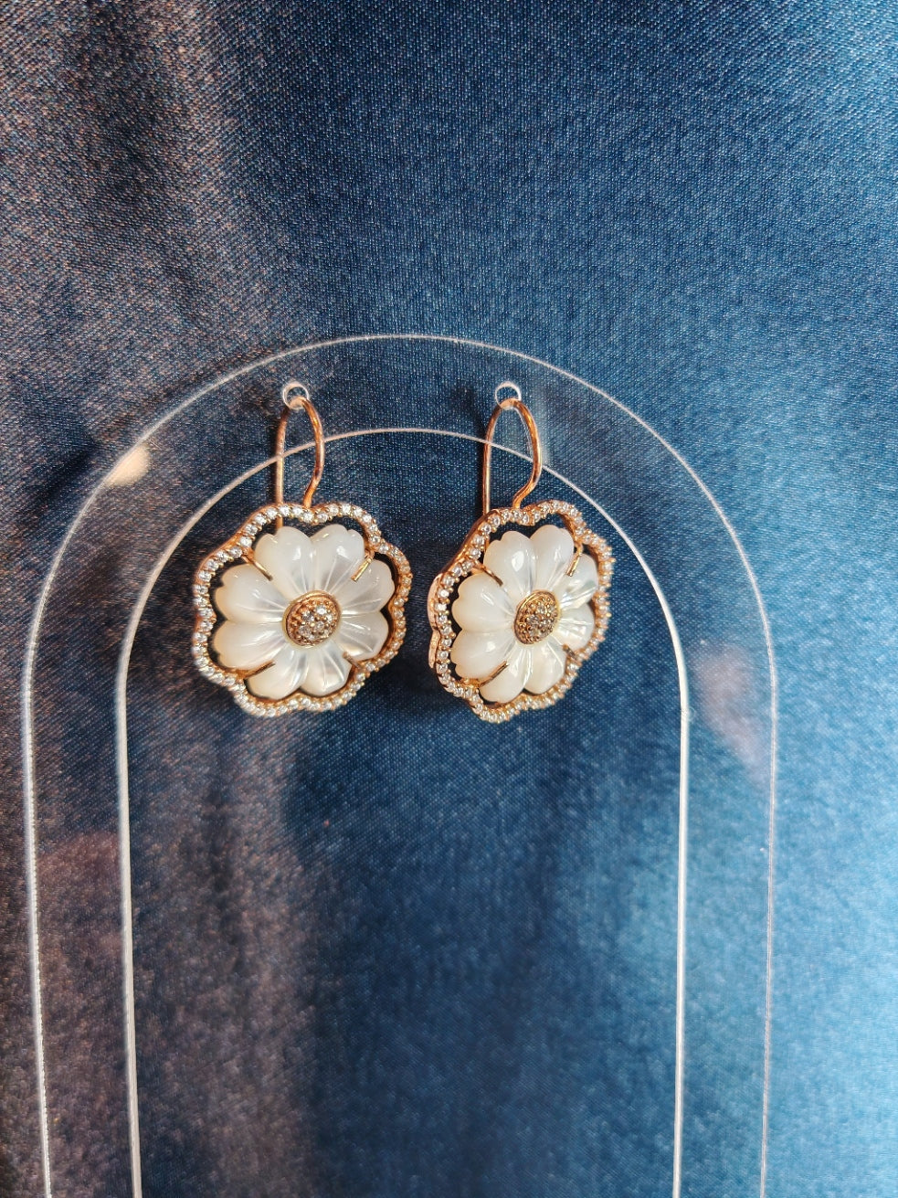 🌸 Orecchini Pendenti  Camelia in Argento Dorato